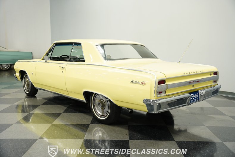 Chevrolet-Chevelle-1964-Butternut-Yellow-Black-11