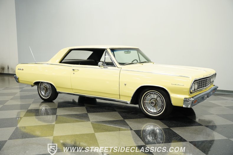 Chevrolet-Chevelle-1964-Butternut-Yellow-Black-18