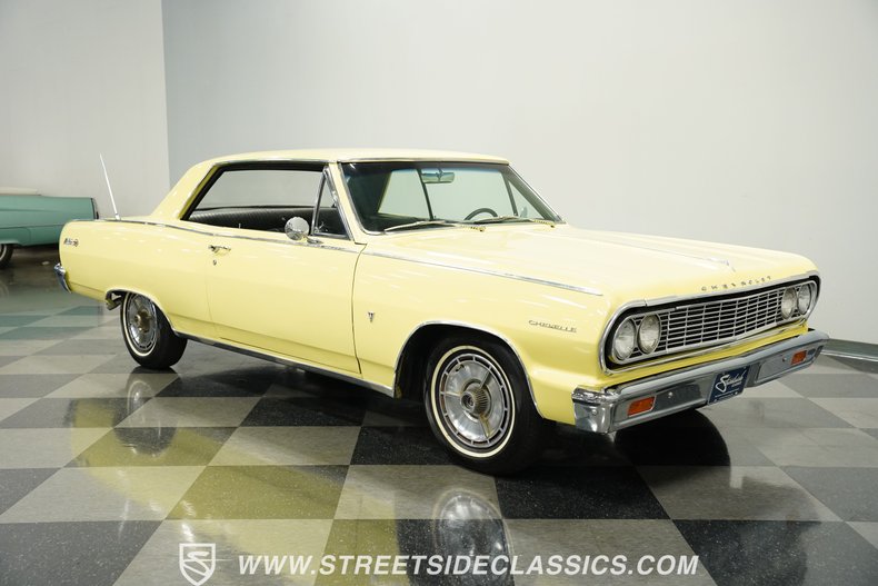 Chevrolet-Chevelle-1964-Butternut-Yellow-Black-19