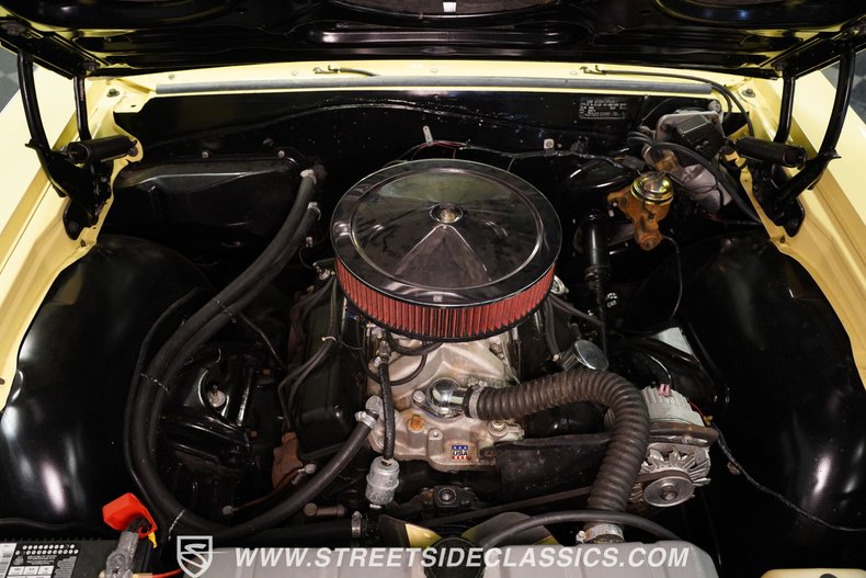 Chevrolet-Chevelle-1964-Butternut-Yellow-Black-2