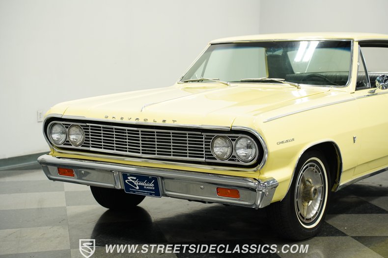 Chevrolet-Chevelle-1964-Butternut-Yellow-Black-21