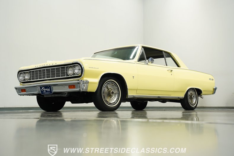 Chevrolet-Chevelle-1964-Butternut-Yellow-Black-23