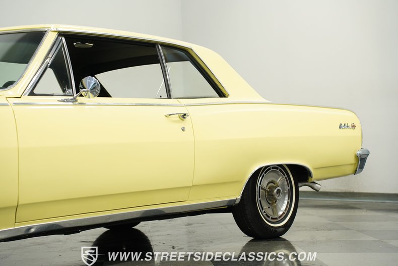 Chevrolet-Chevelle-1964-Butternut-Yellow-Black-24