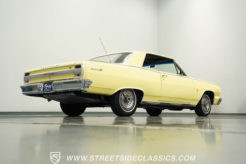 Chevrolet-Chevelle-1964-Butternut-Yellow-Black-29