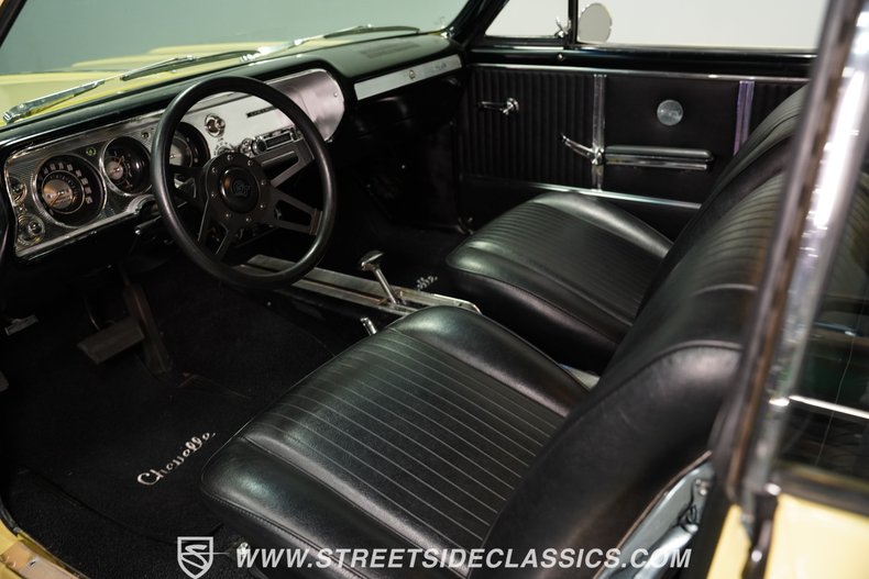 Chevrolet-Chevelle-1964-Butternut-Yellow-Black-3