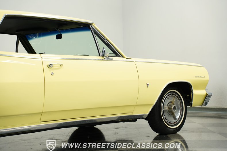 Chevrolet-Chevelle-1964-Butternut-Yellow-Black-30