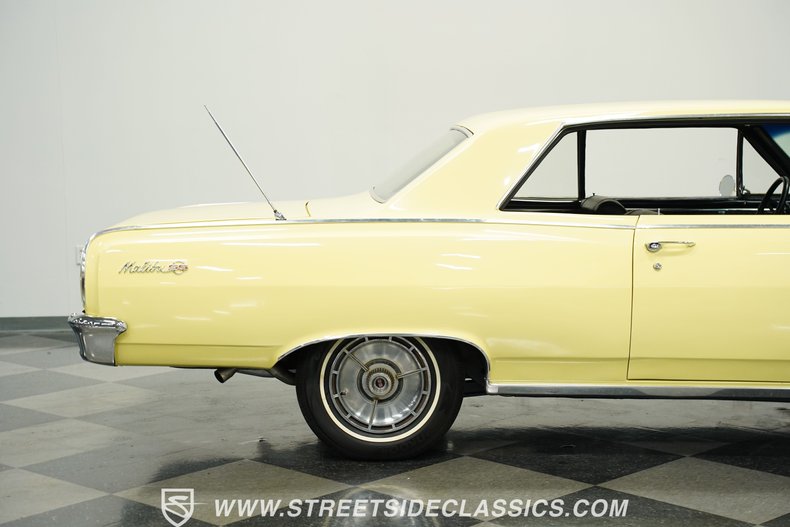 Chevrolet-Chevelle-1964-Butternut-Yellow-Black-31