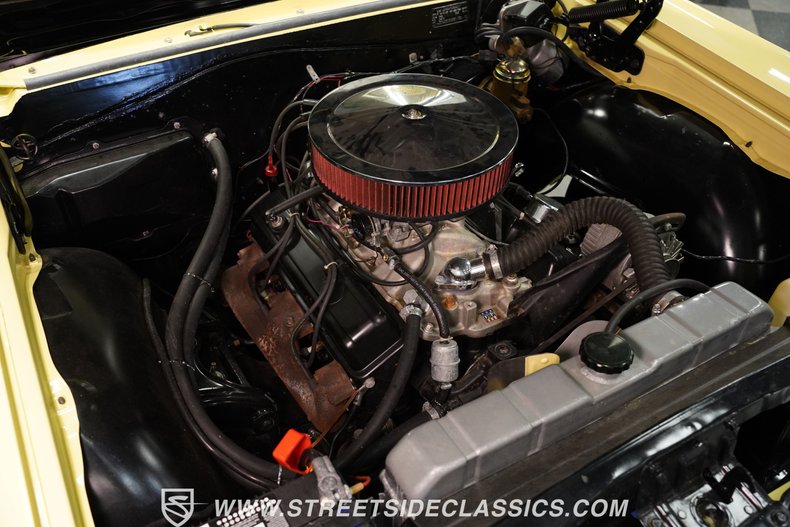 Chevrolet-Chevelle-1964-Butternut-Yellow-Black-34