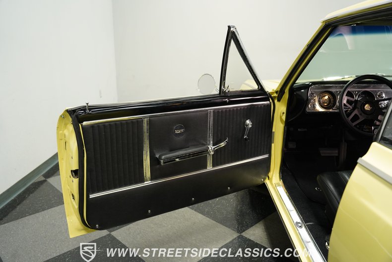 Chevrolet-Chevelle-1964-Butternut-Yellow-Black-35