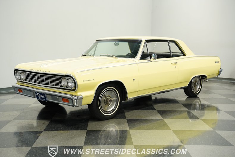 Chevrolet-Chevelle-1964-Butternut-Yellow-Black-4