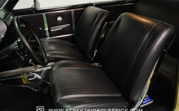 Chevrolet-Chevelle-1964-Butternut-Yellow-Black-45