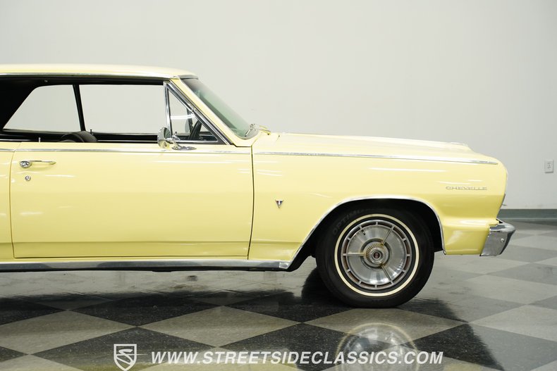 Chevrolet-Chevelle-1964-Butternut-Yellow-Black-47