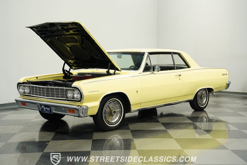Chevrolet-Chevelle-1964-Butternut-Yellow-Black-48