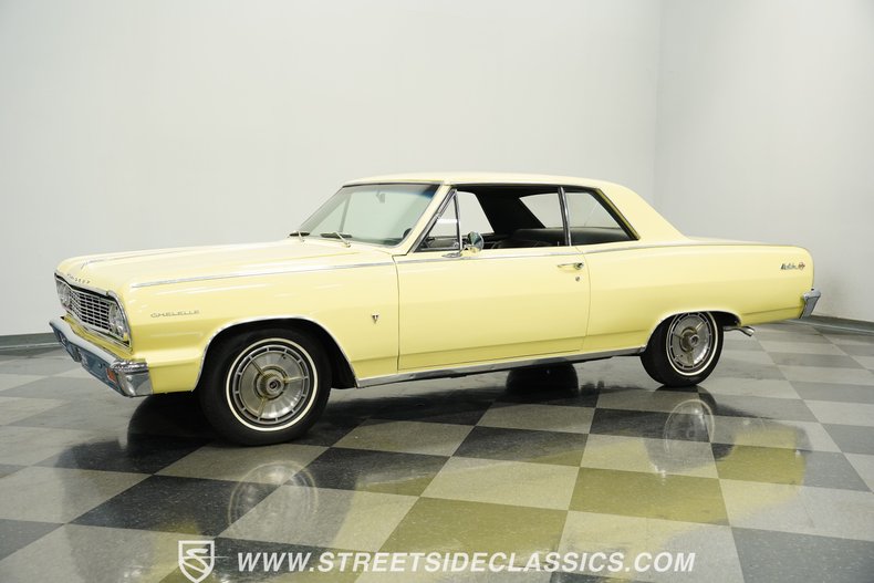 Chevrolet-Chevelle-1964-Butternut-Yellow-Black-5