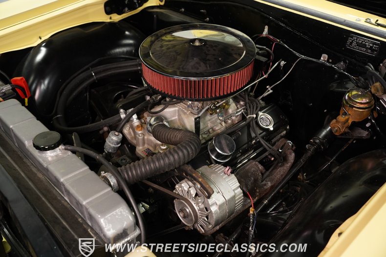 Chevrolet-Chevelle-1964-Butternut-Yellow-Black-6