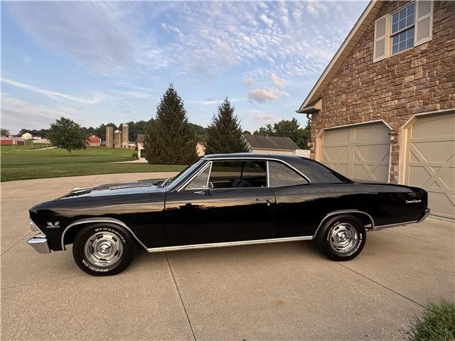 Chevrolet-Chevelle-1966-2-Door-Coupe-18