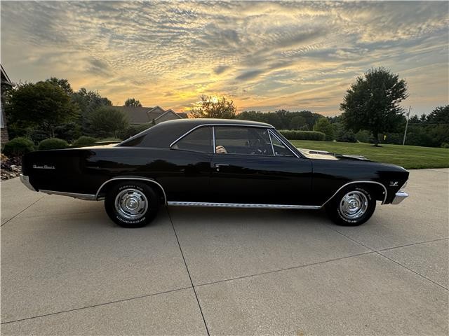 Chevrolet-Chevelle-1966-2-Door-Coupe-37