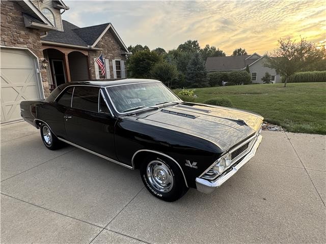 Chevrolet-Chevelle-1966-2-Door-Coupe-38