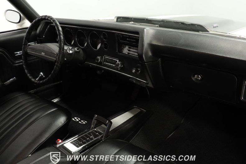 Chevrolet-Chevelle-1971-White-Black-32