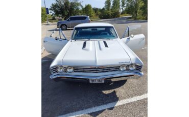 Chevrolet-Chevelle-malibu-1967-White-electric-blue-3