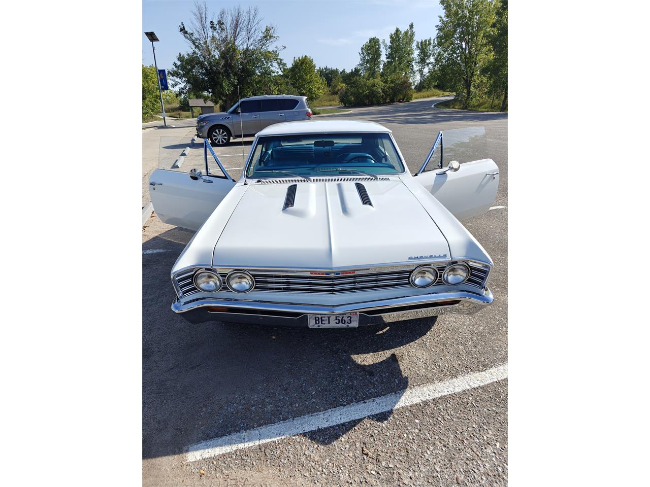 Chevrolet-Chevelle-malibu-1967-White-electric-blue-3