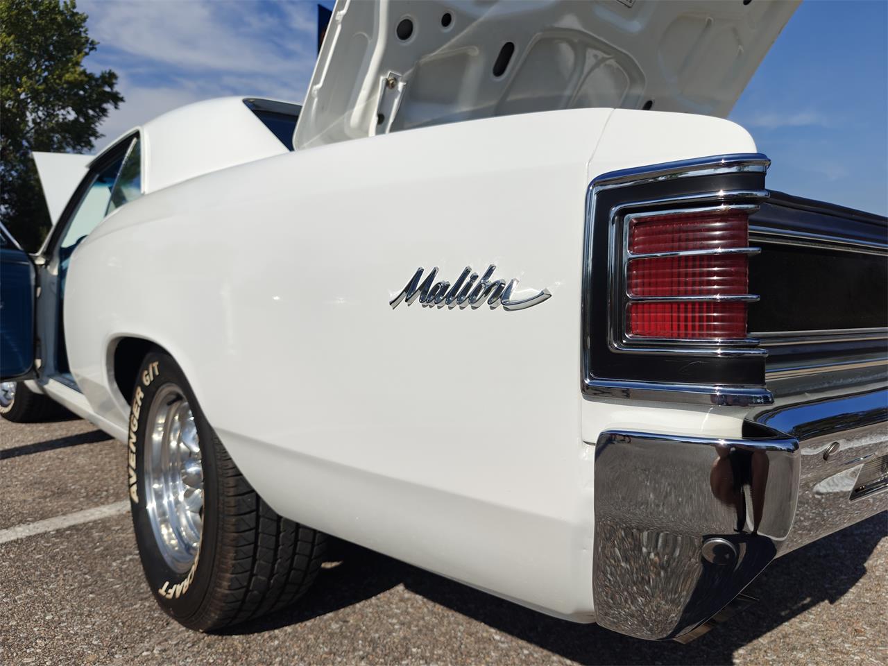 Chevrolet-Chevelle-malibu-1967-White-electric-blue-9