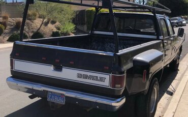 Chevrolet-Ck-truck-2wd-crew-cab-3500-1984-Black-Beige-2