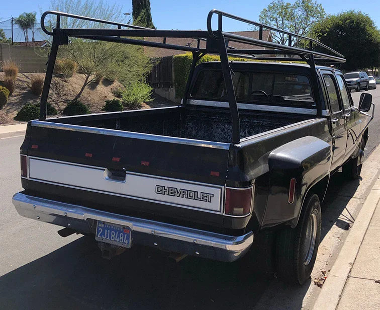 Chevrolet-Ck-truck-2wd-crew-cab-3500-1984-Black-Beige-2