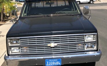 Chevrolet-Ck-truck-2wd-crew-cab-3500-1984-Black-Beige-3