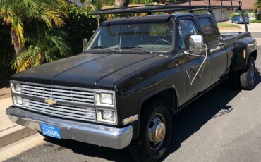 Chevrolet-Ck-truck-2wd-crew-cab-3500-1984-Black-Beige-4