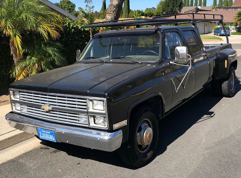 Chevrolet-Ck-truck-2wd-crew-cab-3500-1984-Black-Beige-4