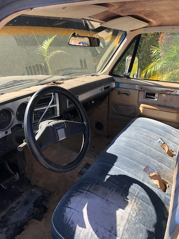 Chevrolet-Ck-truck-2wd-crew-cab-3500-1984-Black-Beige-8