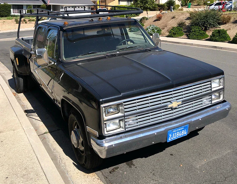 Chevrolet-Ck-truck-2wd-crew-cab-3500-1984-Black-Beige