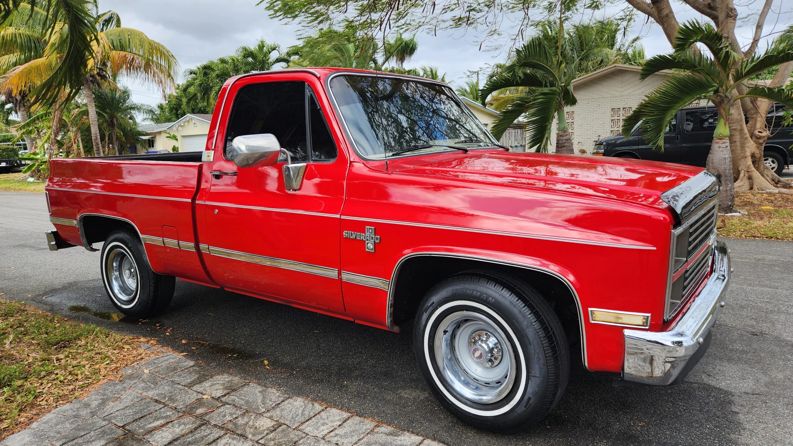 Chevrolet-Ck-truck-2wd-regular-cab-1500-1982-Red-Tan