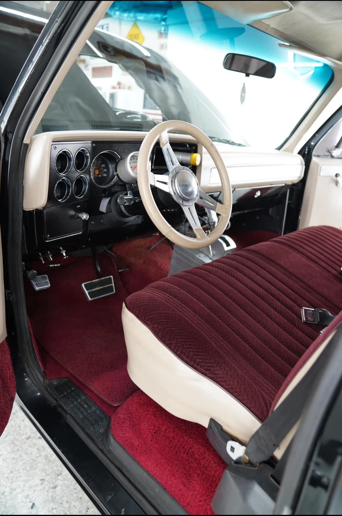 Chevrolet-Ck-truck-2wd-regular-cab-1500-1986-Black-Burgundy-8