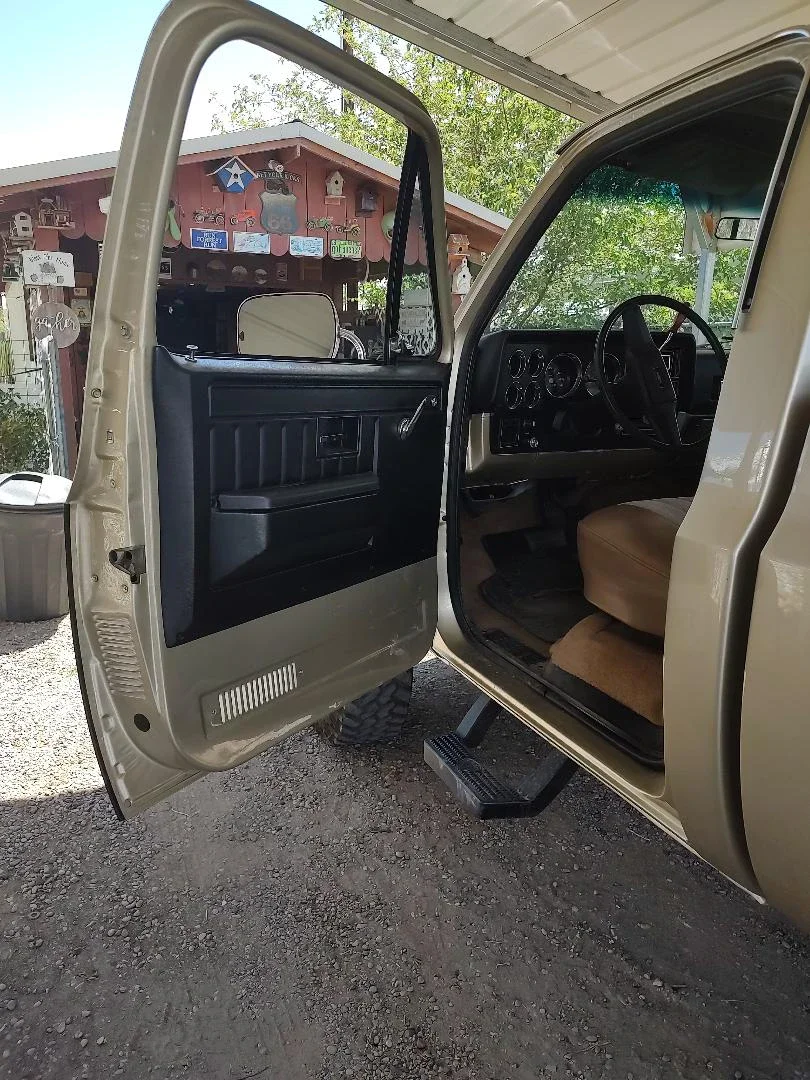 Chevrolet-Ck-truck-4x4-regular-cab-1500-1981-Custom-Custom-16