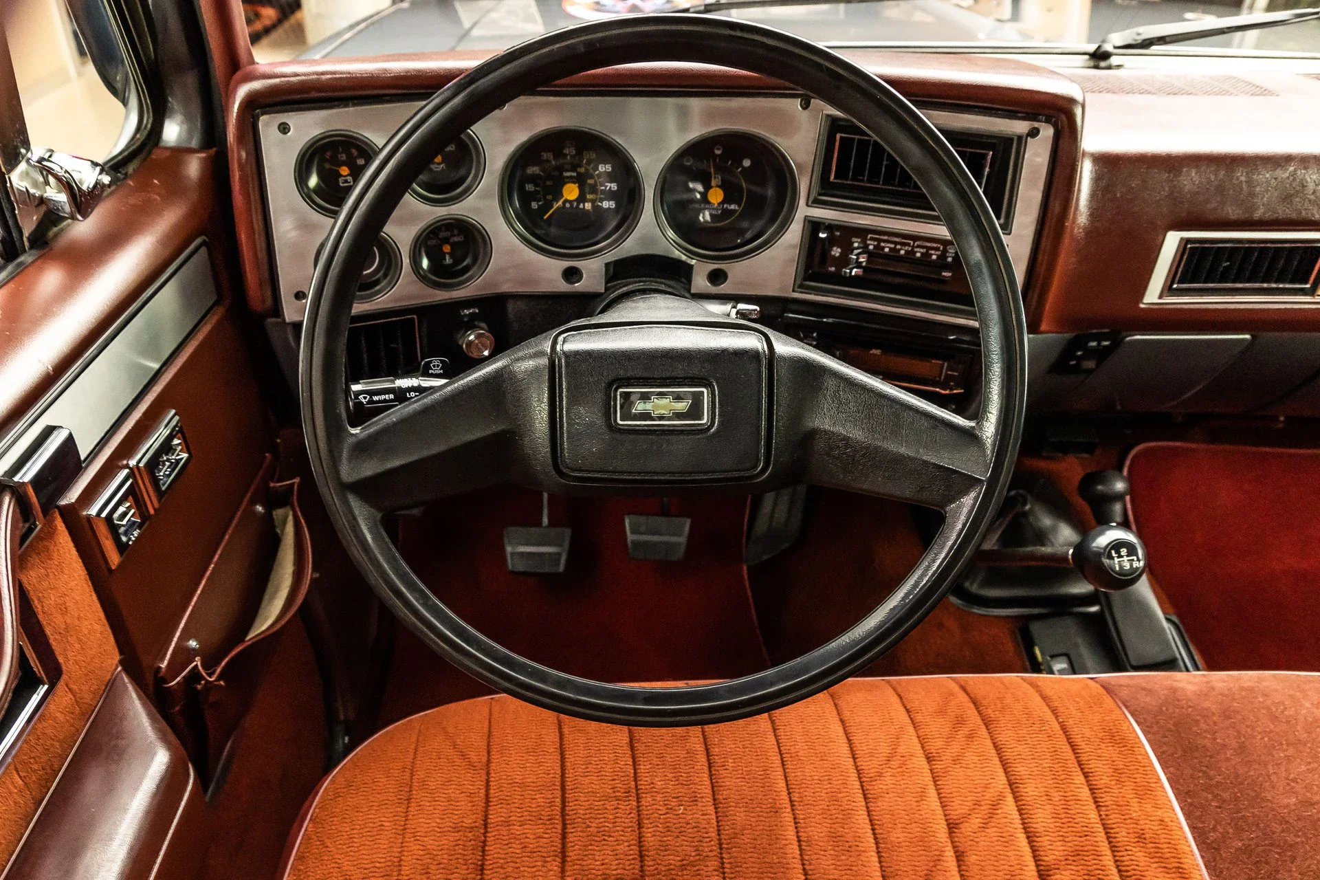 Chevrolet-Ck-truck-4x4-regular-cab-1500-1987-Gray-Burgundy-2