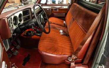 Chevrolet-Ck-truck-4x4-regular-cab-1500-1987-Gray-Burgundy