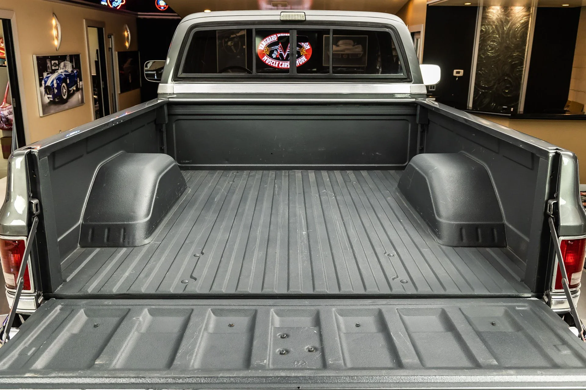 Chevrolet-Ck-truck-4x4-regular-cab-1500-1987-Gray-Burgundy-4