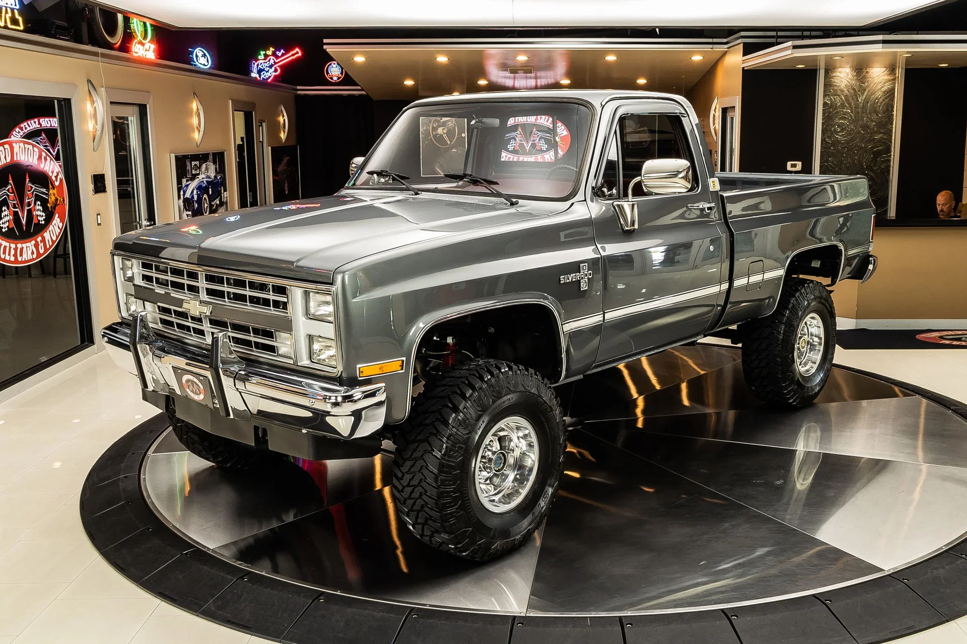 Chevrolet-Ck-truck-4x4-regular-cab-1500-1987-Gray-Burgundy-7