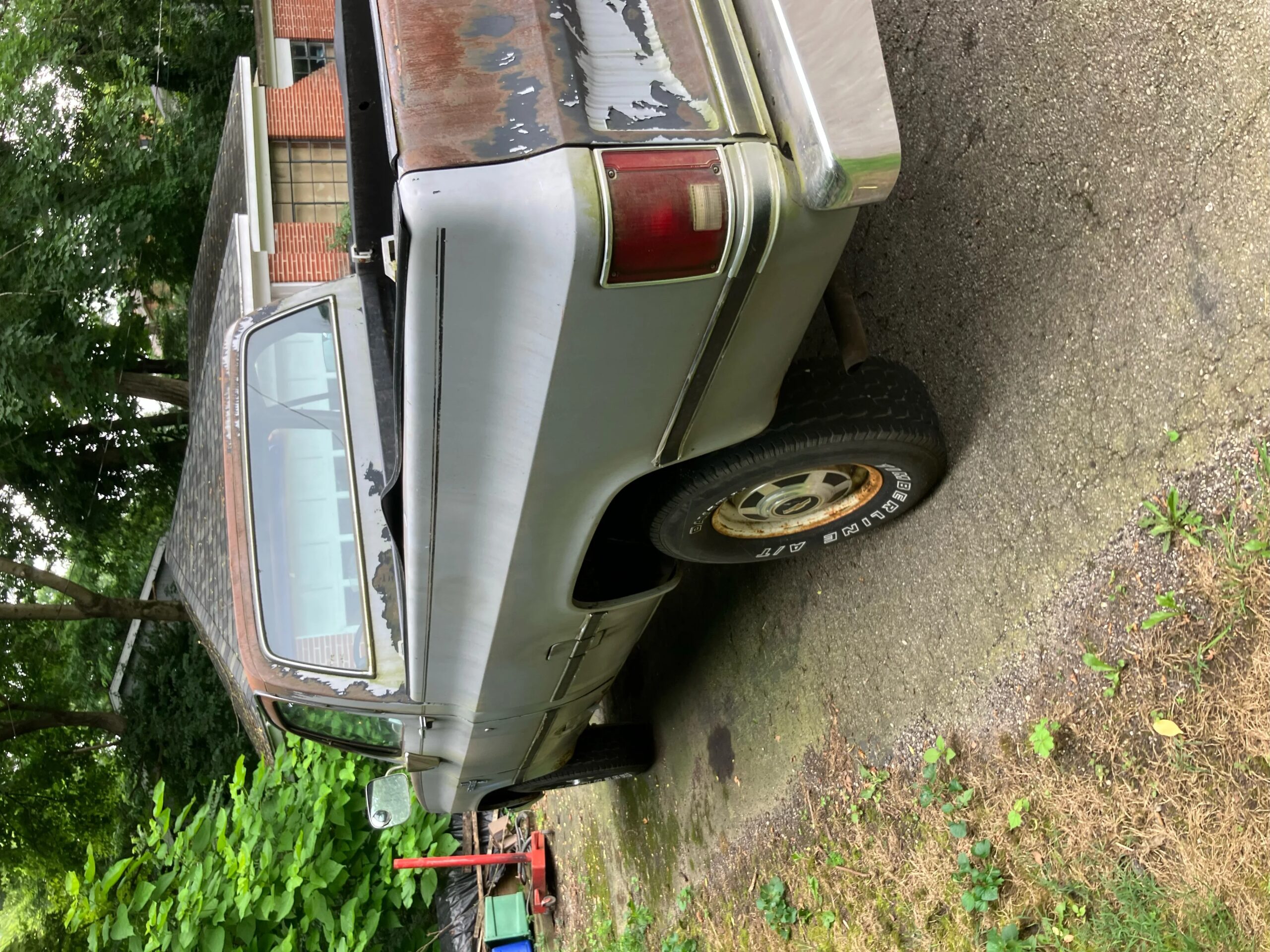 Chevrolet-Ck-truck-4x4-regular-cab-2500-1985-Silver-3