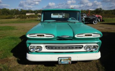 Chevrolet-Ck-truck-c10-1961-Turquoise-Blue-1