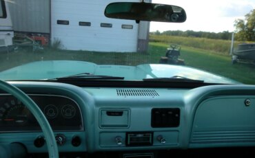 Chevrolet-Ck-truck-c10-1961-Turquoise-Blue-21