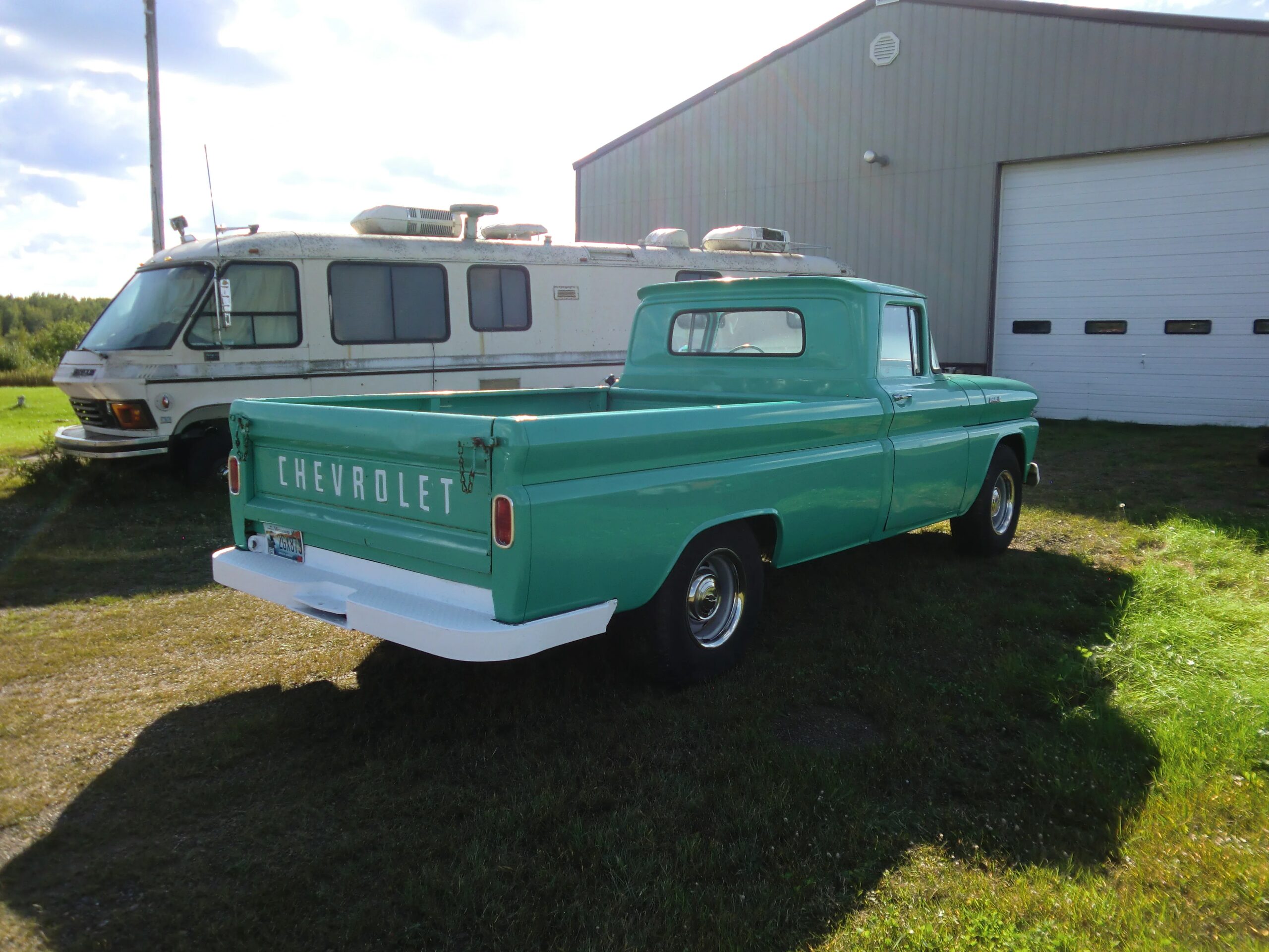 Chevrolet-Ck-truck-c10-1961-Turquoise-Blue-3