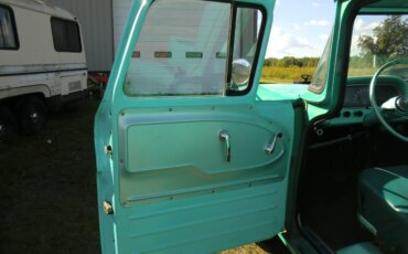 Chevrolet-Ck-truck-c10-1961-Turquoise-Blue-32