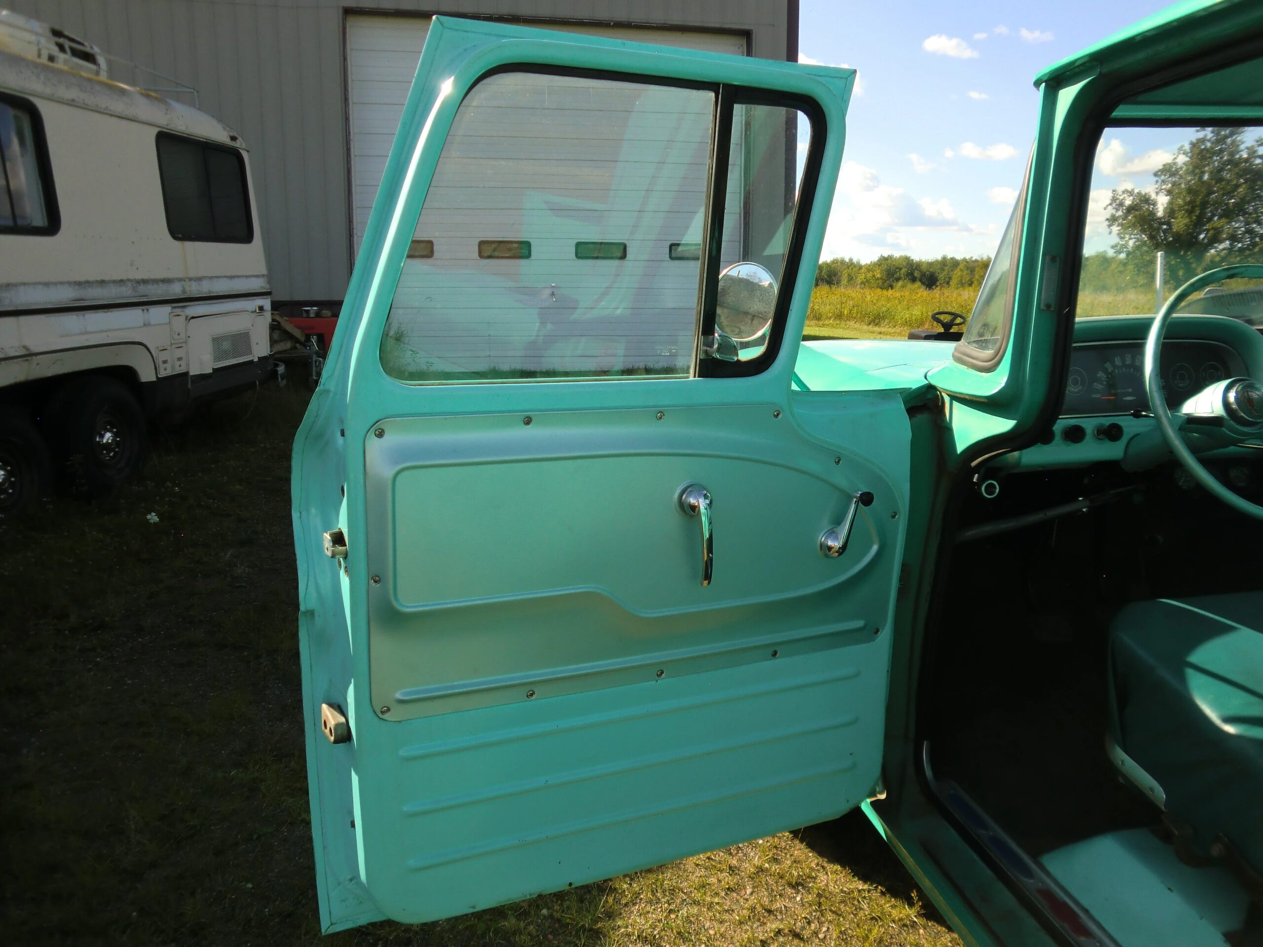 Chevrolet-Ck-truck-c10-1961-Turquoise-Blue-32