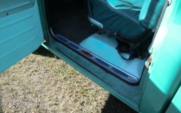 Chevrolet-Ck-truck-c10-1961-Turquoise-Blue-34