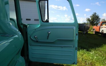 Chevrolet-Ck-truck-c10-1961-Turquoise-Blue-38