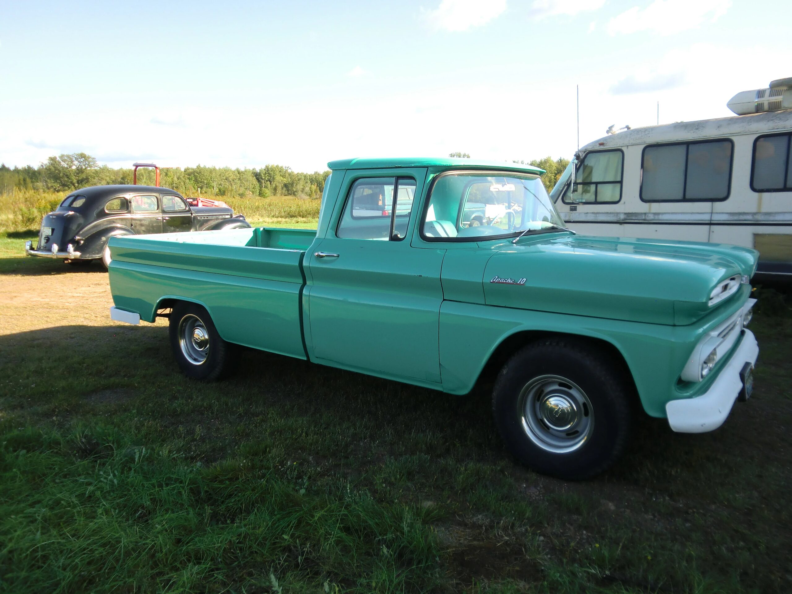 Chevrolet-Ck-truck-c10-1961-Turquoise-Blue-43