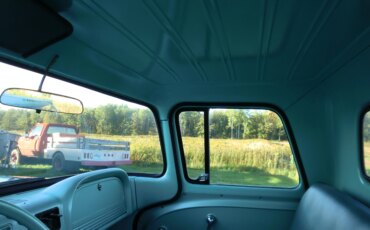 Chevrolet-Ck-truck-c10-1961-Turquoise-Blue-45